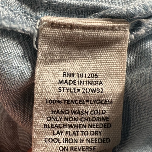 NWT Soft‎ Surroundings Revelle Tencel Shirt Light Chambray - Small - Picture 7 of 10